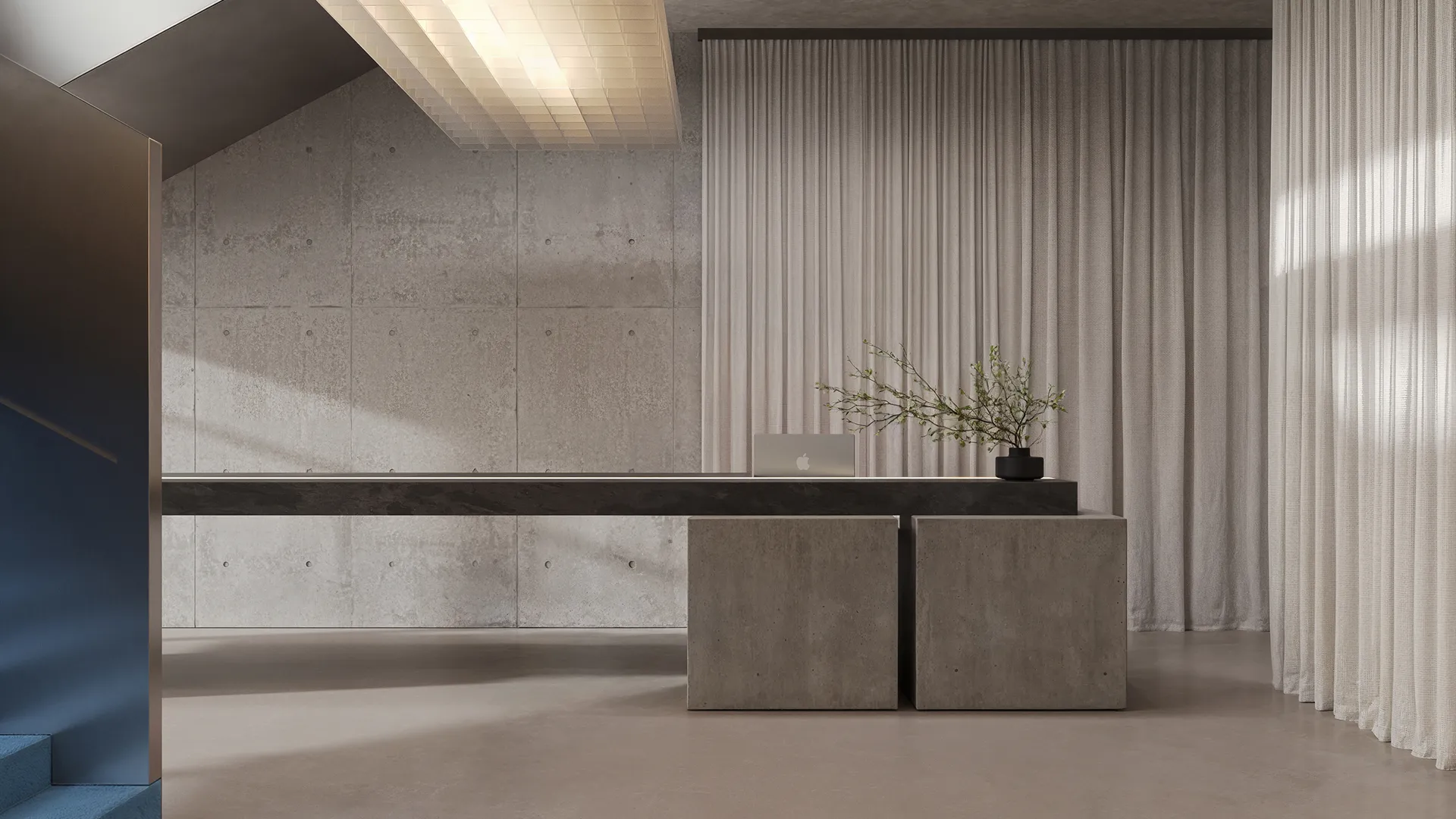 Мінімалістичний рецепшн або вхідна зона з бетонними панелями, білими вертикальними завісами, чорним металевим столом з підсвіткою, сухою рослиною у вазі та м'яким природним освітленням з вікна.