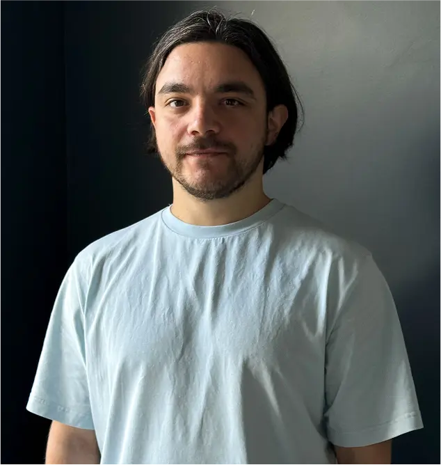 Левко Назінян