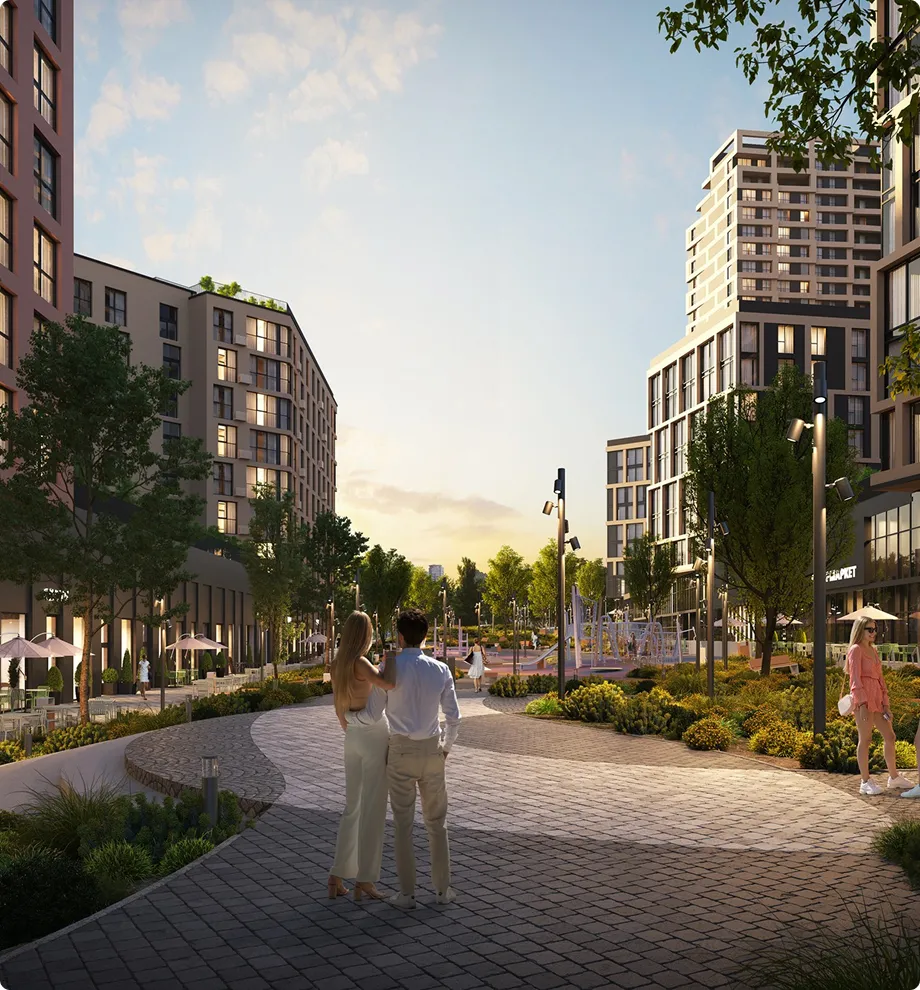 щаслива пара на фоні будинків